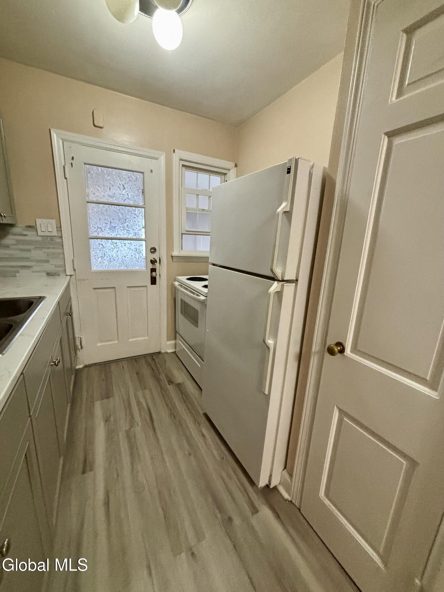 2228 Crescent Road, Unit 4 Niskayuna, NY 12309 - Photo 5 of 10 Kitchen