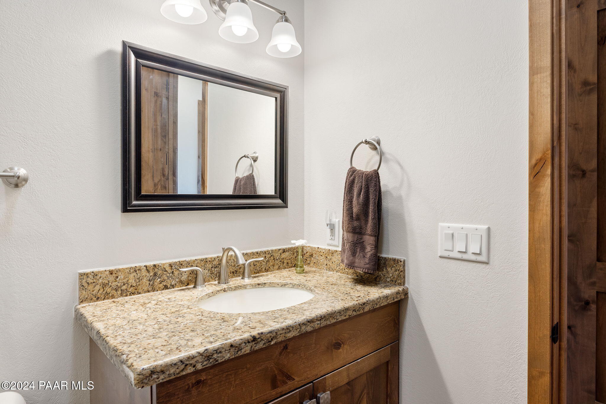 8800 North Callahan Road Prescott, AZ 86305 - Photo 31 of 56 31-Bathroom 2_1