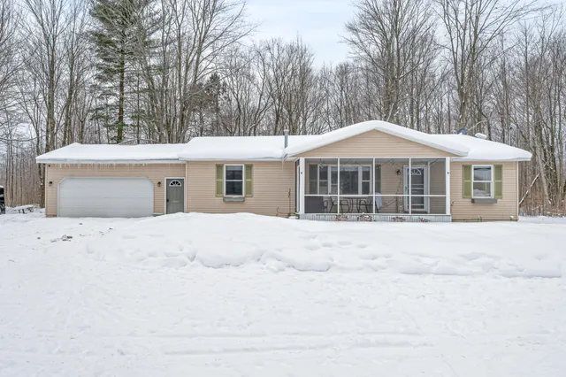 $345,000 | 561 North 8 Mile Road, Lake City, MI 49651
