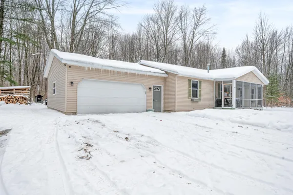 $345,000 | 561 North 8 Mile Road, Lake City, MI 49651