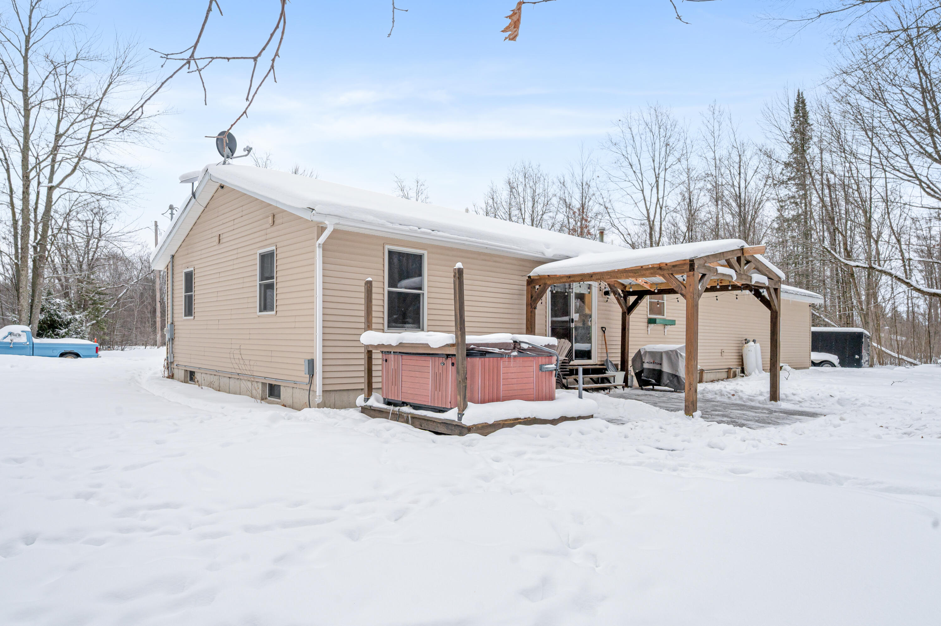 561 North 8 Mile Road Lake City, MI 49651 - Photo 4 of 75 561-N8MileRd-LakeCity-12