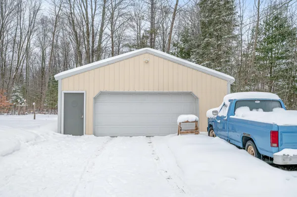 $345,000 | 561 North 8 Mile Road, Lake City, MI 49651