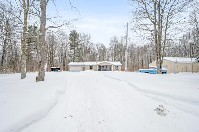 $345,000 | 561 North 8 Mile Road, Lake City, MI 49651