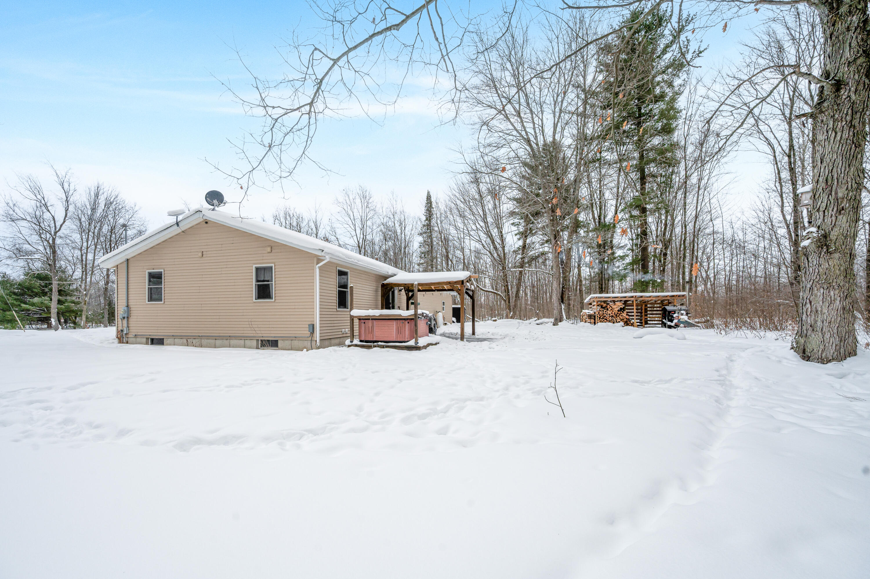 561 North 8 Mile Road Lake City, MI 49651 - Photo 7 of 75 561-N8MileRd-LakeCity-22