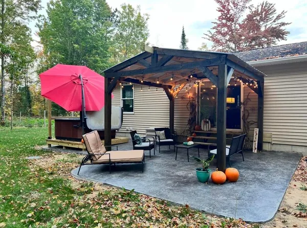 $345,000 | 561 North 8 Mile Road, Lake City, MI 49651