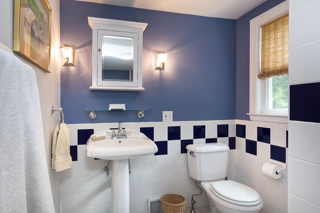 221 Beaver Dam Road Scituate, MA 02066 - Photo 11 of 25 Gallery Image 11