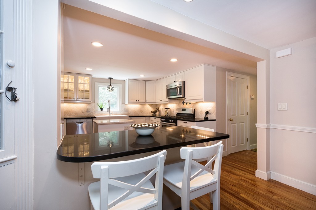 221 Beaver Dam Road Scituate, MA 02066 - Photo 5 of 25 Gallery Image 5
