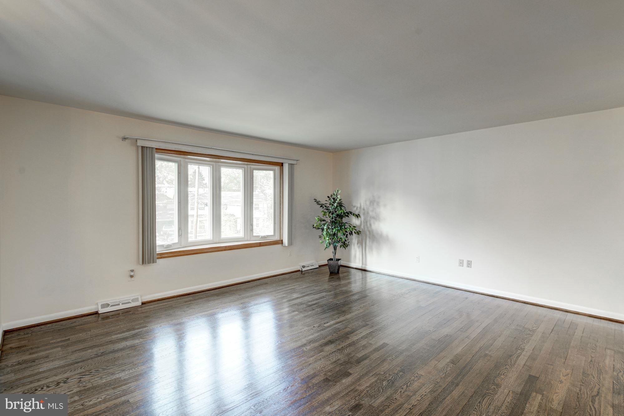 1121 Tiffany Road Silver Spring, MD 20904 - Photo 3 of 28 Living Room