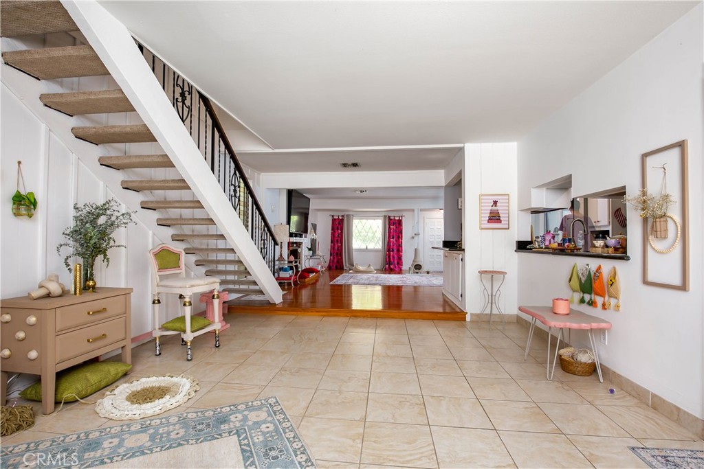 20748 Vose Street Winnetka, CA 91306 - Photo 9 of 26