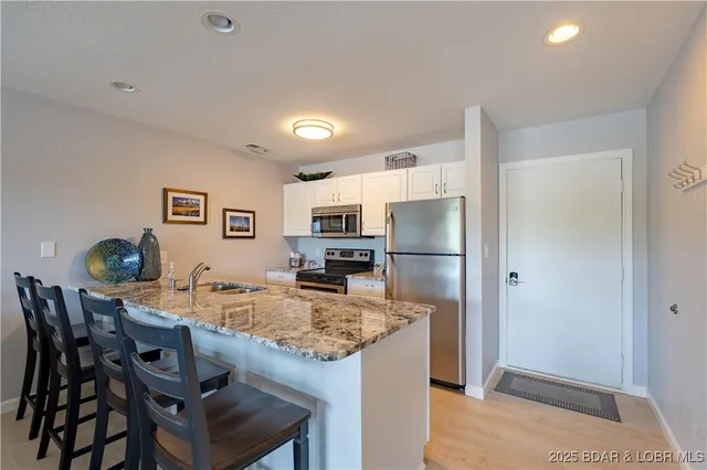 $220,000 | 812 Indian Pointe, Unit 812, Osage Beach, MO 65065