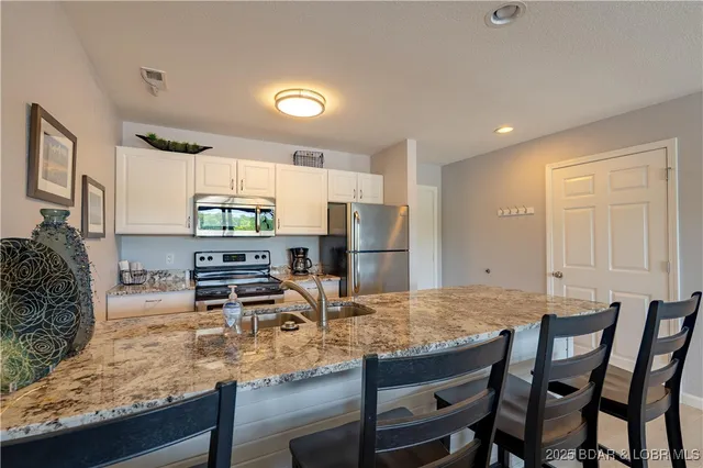 $220,000 | 812 Indian Pointe, Unit 812, Osage Beach, MO 65065