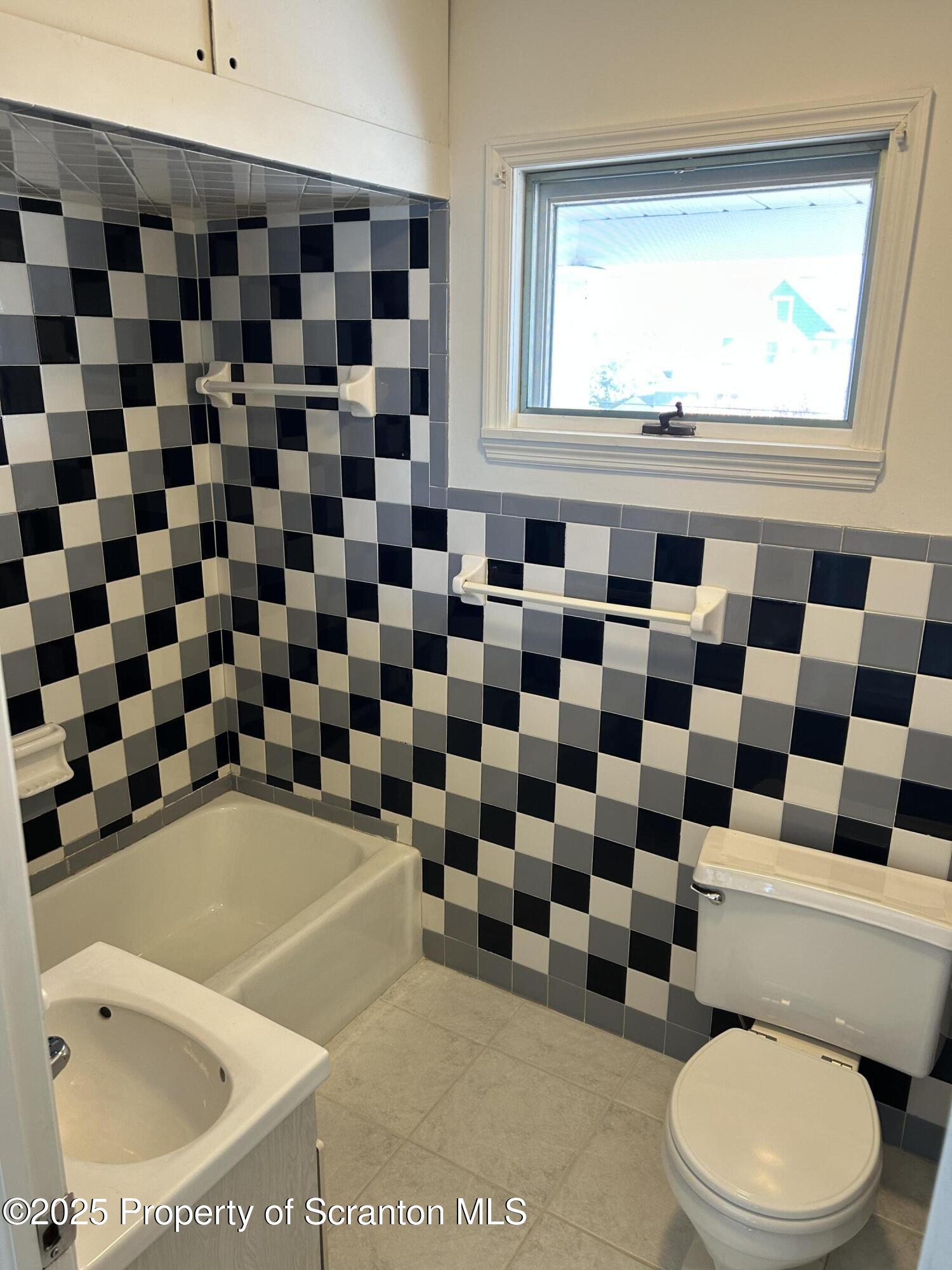 729 West Locust Street, Unit 2 Scranton, PA 18504 - Photo 15 of 32 CCC57E23-F5FB-41BB-9DE1-CC878FF67004