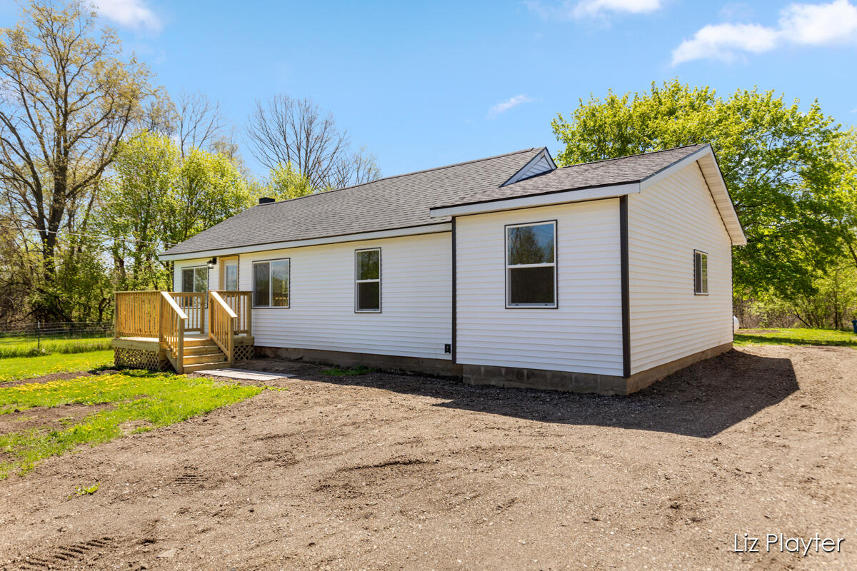 311 West Fenwick Road Fenwick, MI 48834 - Photo 2 of 19 IMG_1002