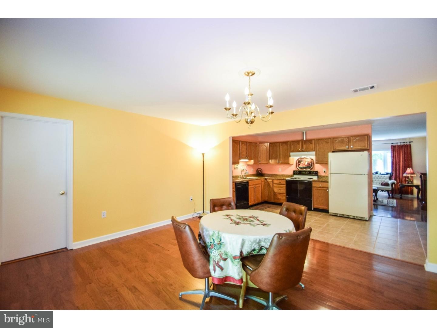 34 Mayflower Road Levittown, PA 19056 - Photo 8 of 20 Gallery Image 8
