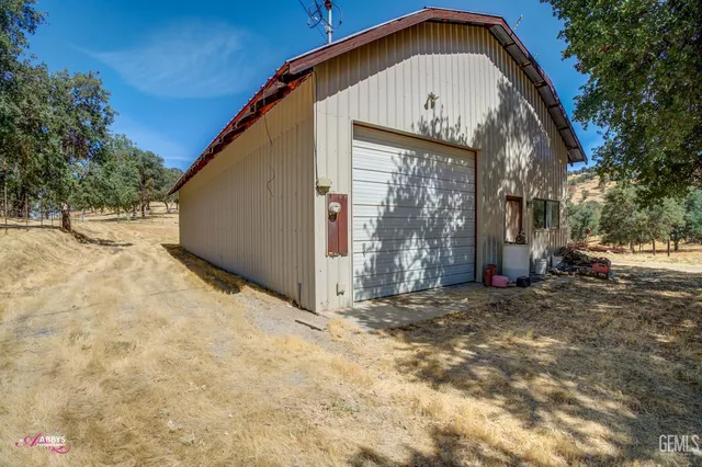 a view of backyard of house