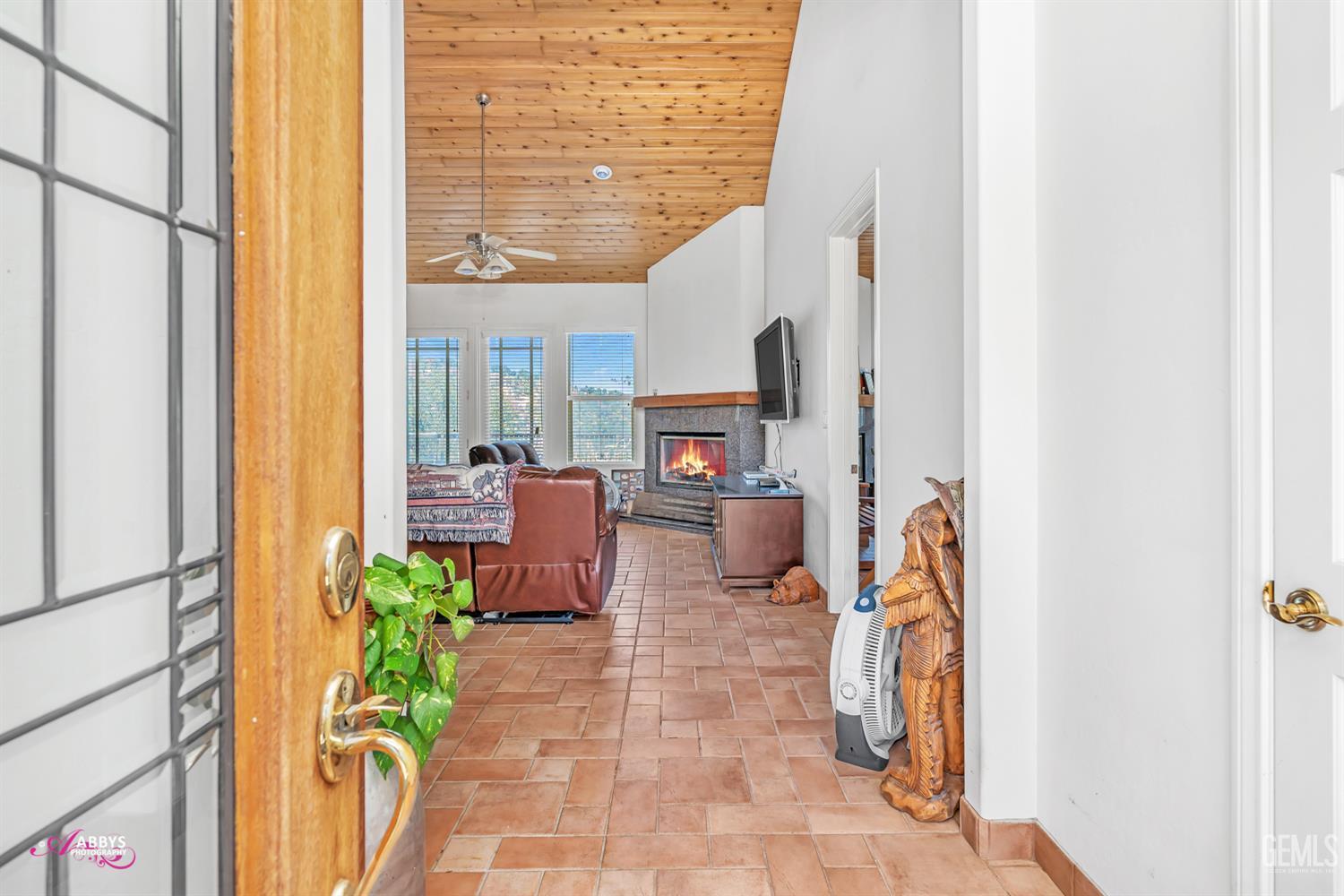 Undisclosed Address Woody, CA 93287 - Photo 4 of 30 a view of a entryway with furniture