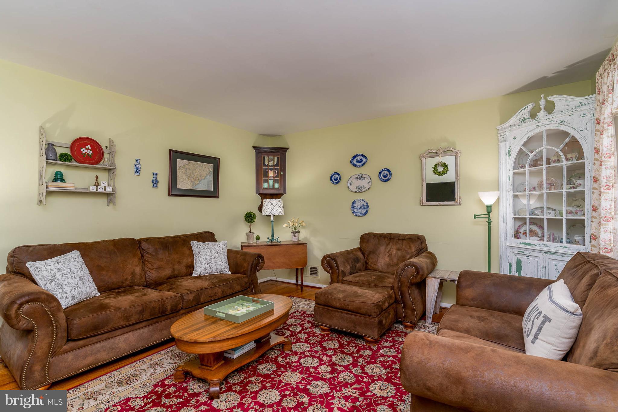305 Highmeadow Road Reisterstown, MD 21136 - Photo 4 of 28 Living Room
