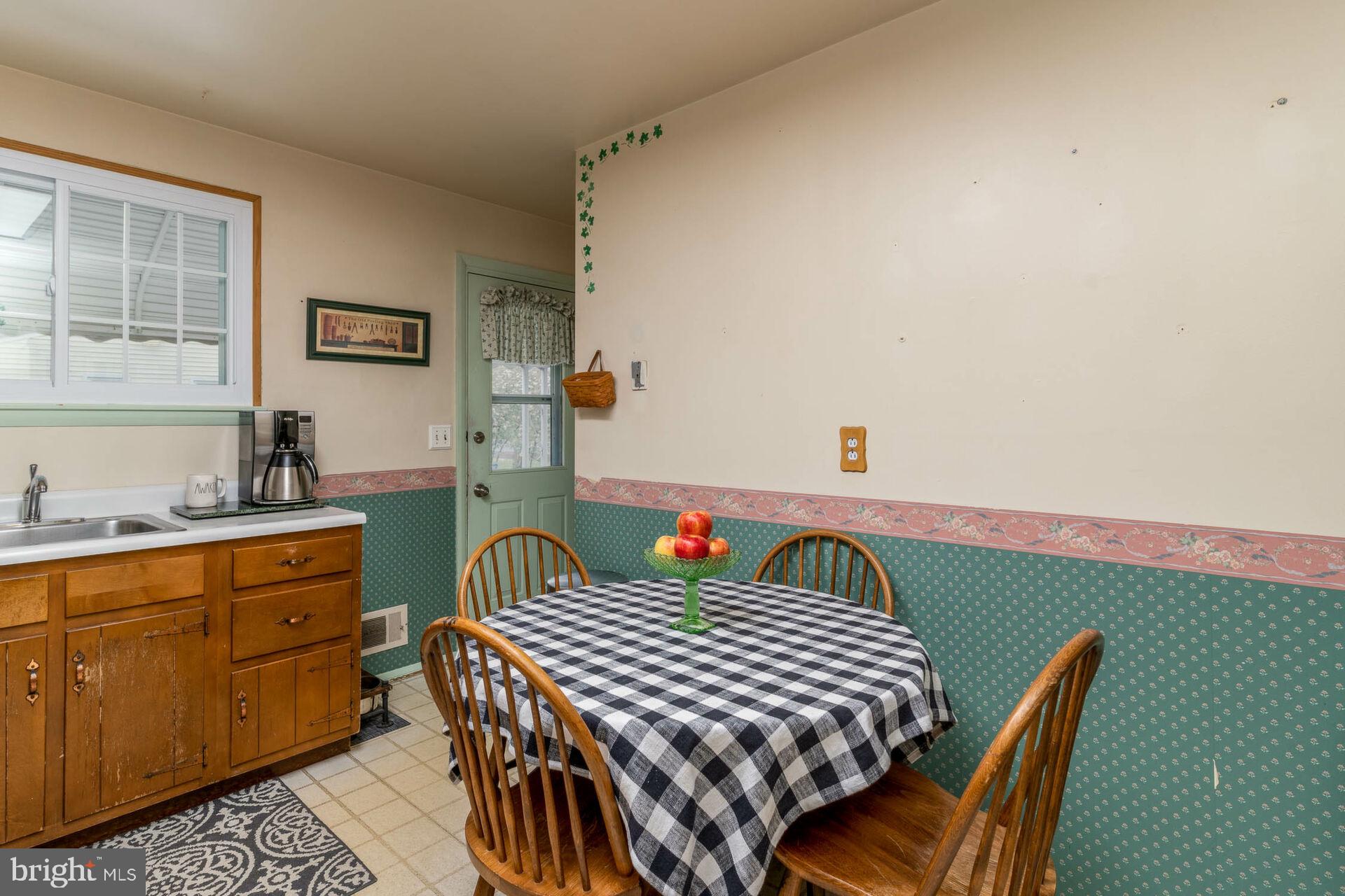 305 Highmeadow Road Reisterstown, MD 21136 - Photo 9 of 28 Kitchen