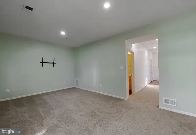 $2,450 | 43625 Marguerite Street, California, MD 20619