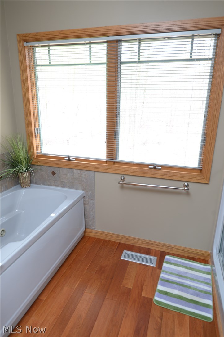 2749 Howland Wilson Road Northeast Warren, OH 44484 - Photo 16 of 25 master bath - jacuzzi tub