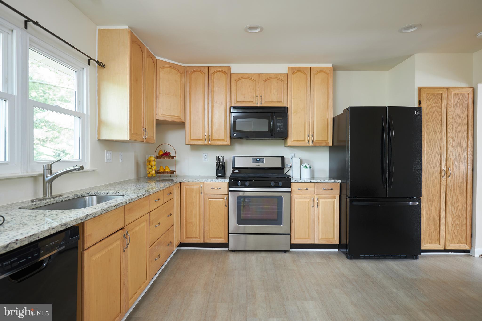 12033 Cheyenne Road Gaithersburg, MD 20878 - Photo 11 of 60 Kitchen