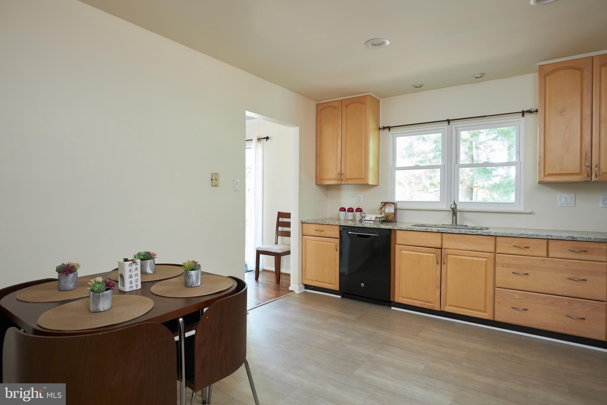 12033 Cheyenne Road Gaithersburg, MD 20878 - Photo 12 of 60 Kitchen