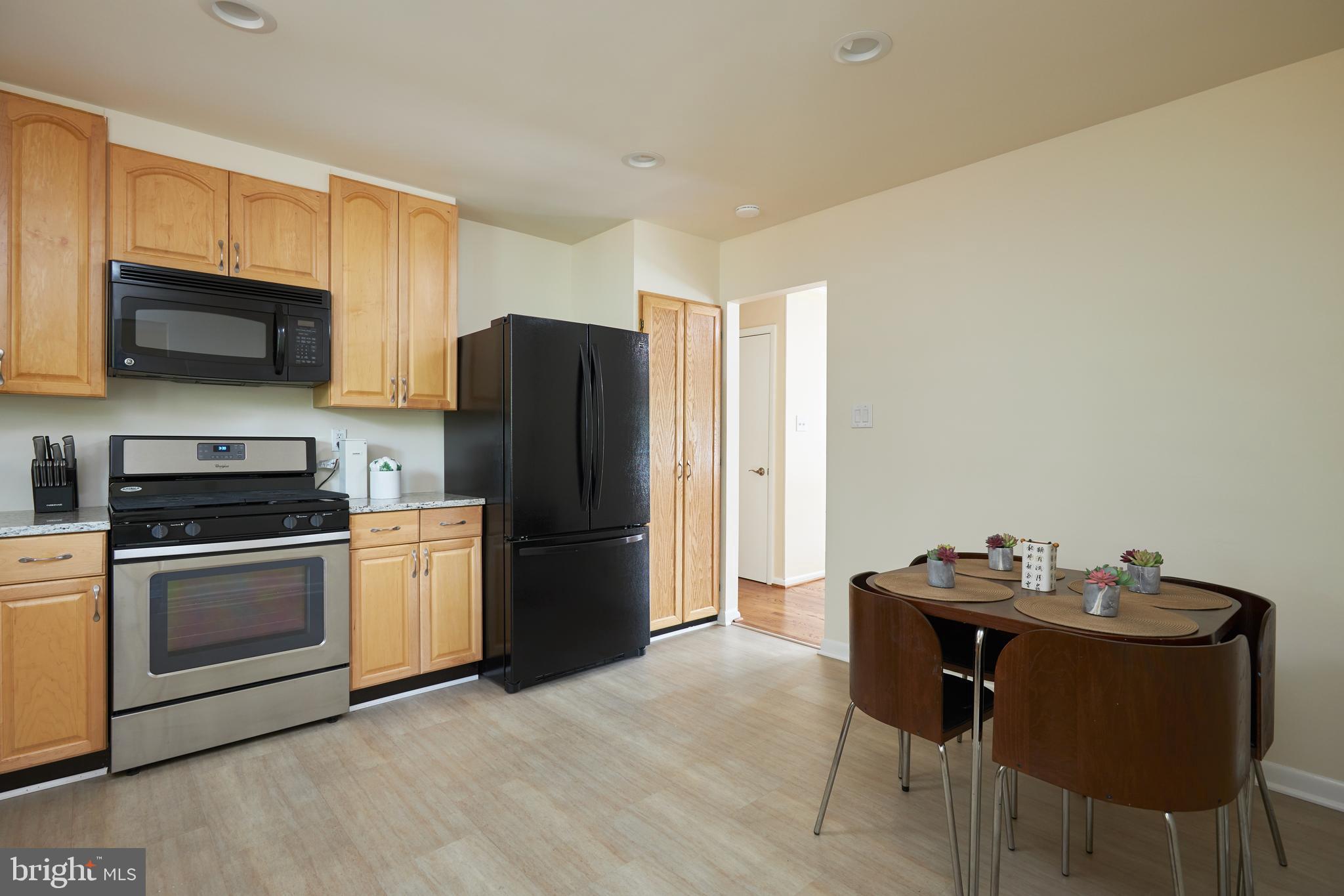 12033 Cheyenne Road Gaithersburg, MD 20878 - Photo 13 of 60 Kitchen
