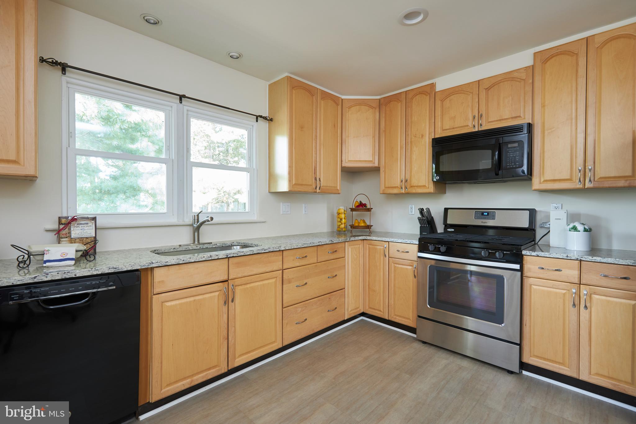 12033 Cheyenne Road Gaithersburg, MD 20878 - Photo 14 of 60 Kitchen