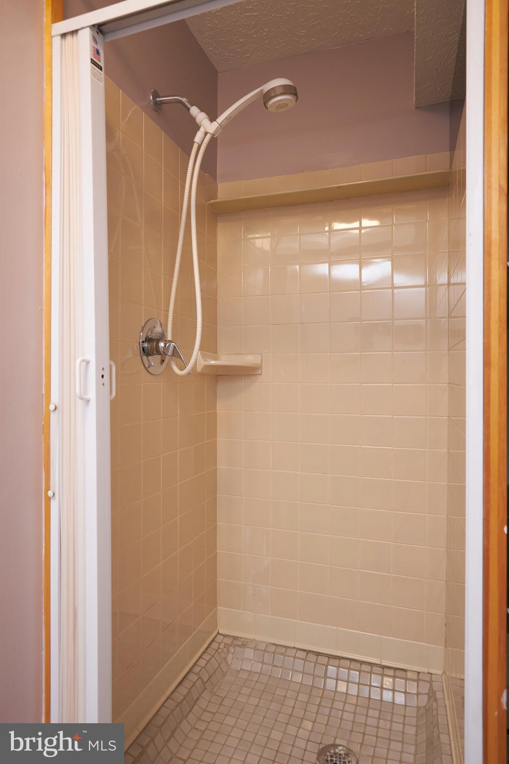 12033 Cheyenne Road Gaithersburg, MD 20878 - Photo 39 of 60 Bathroom