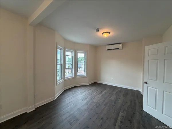 $4,200 | 182 Ashford Avenue, Unit 2, Dobbs Ferry, NY 10522