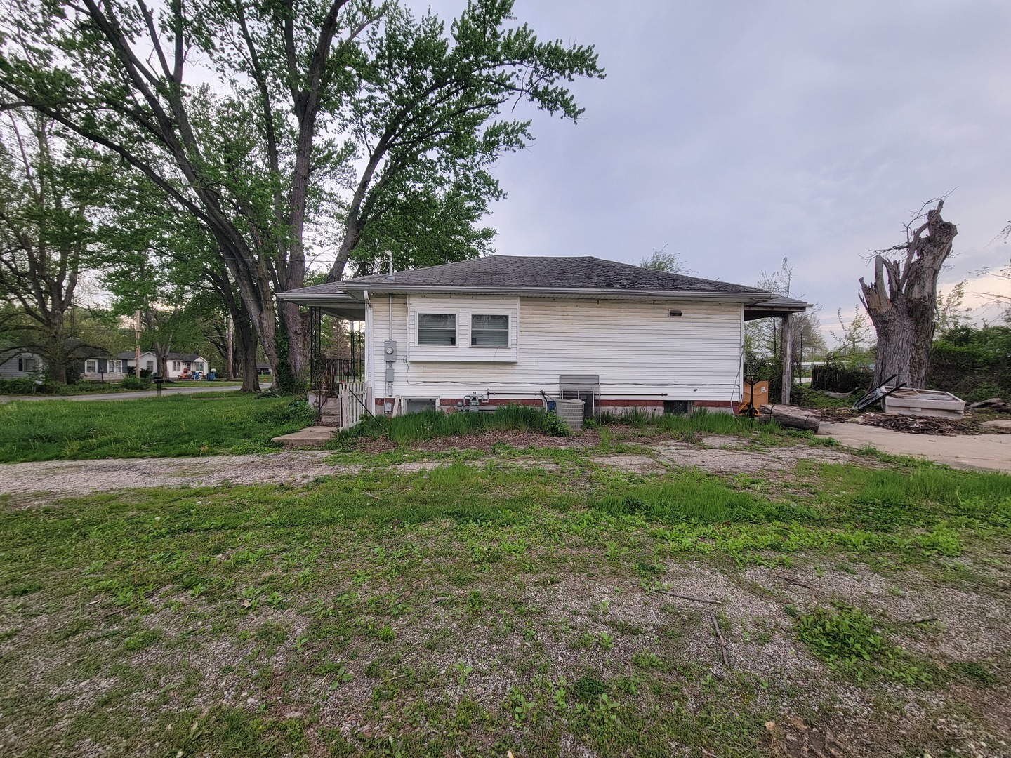 2313 Richards Lane Springfield, IL 62702 - Photo 3 of 6