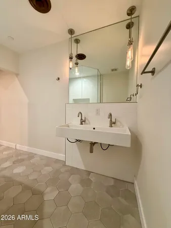 $2,550 | 21 East 6th Street, Unit 407, Tempe, AZ 85281