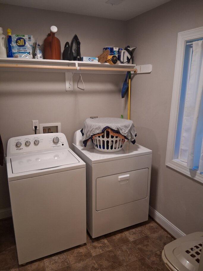 2348 East Ruritan Road Roanoke, VA 24012 - Photo 26 of 31 a utility room with dryer and washer