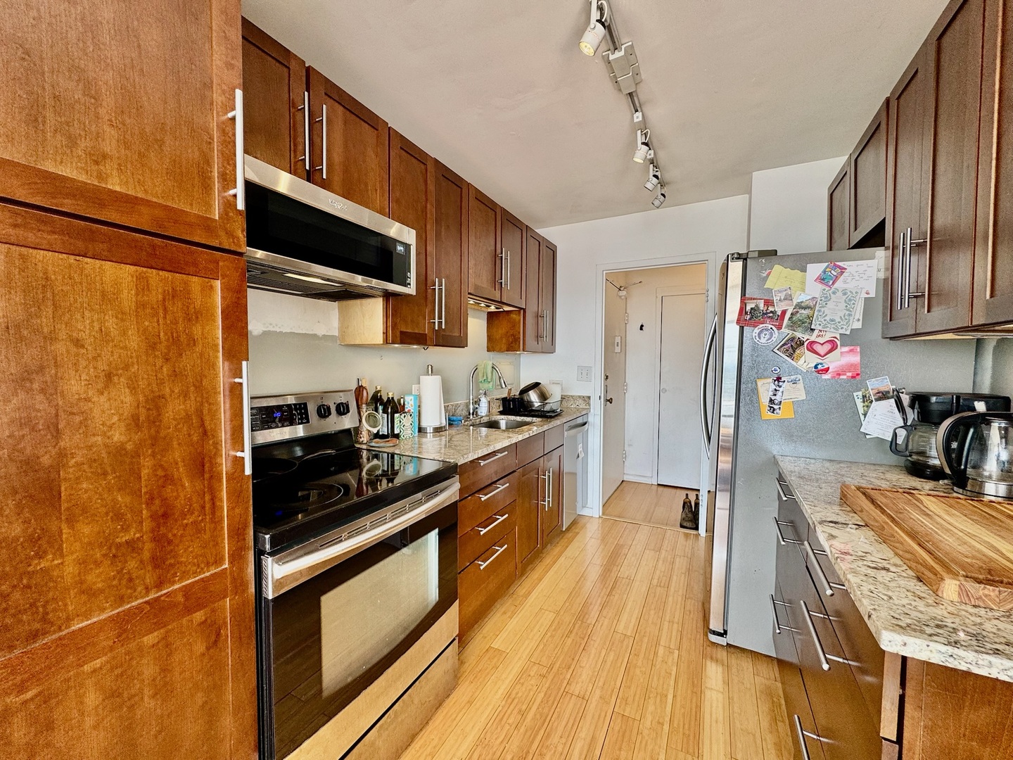 5757 North Sheridan Road, Unit 16H Chicago, IL 60660 - Photo 7 of 22 Gallery Image 7