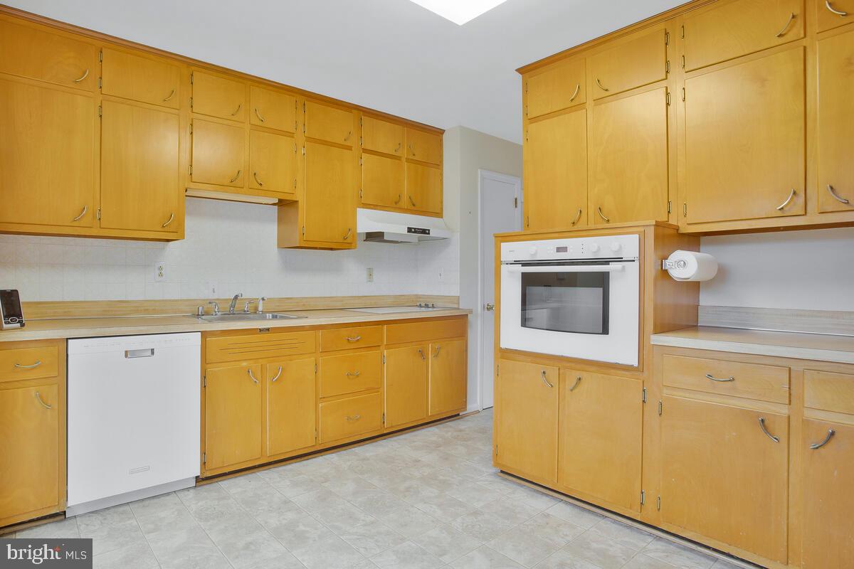 11214 Emack Road Beltsville, MD 20705 - Photo 14 of 42 Gallery Image 14