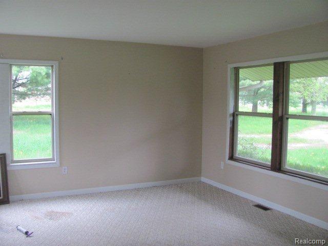 4185 Jones Road North Branch, MI 48461 - Photo 2 of 8 6Living R oom