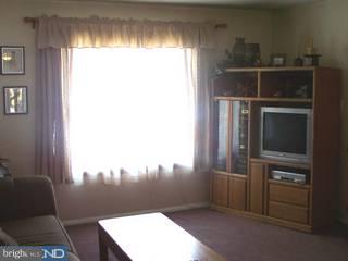 3828 Charteris Road Philadelphia, PA 19154 - Photo 2 of 6 Gallery Image 2