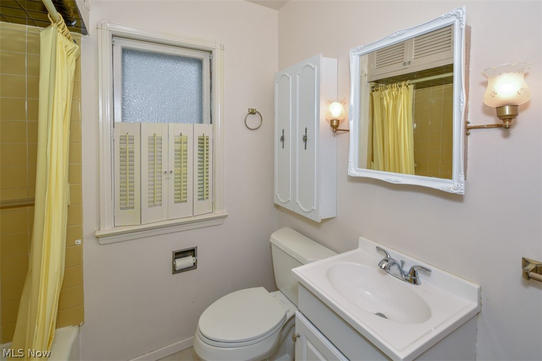 6308 Ackley Road Parma, OH 44129 - Photo 6 of 34