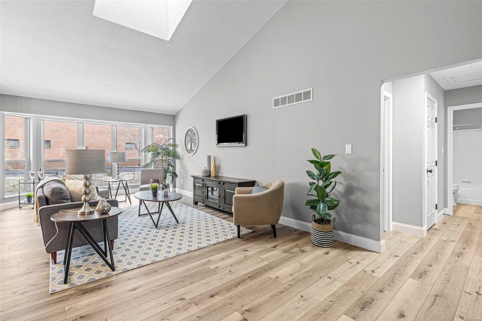 549 Rancho Lane Florissant, MO 63031 - Photo 3 of 45