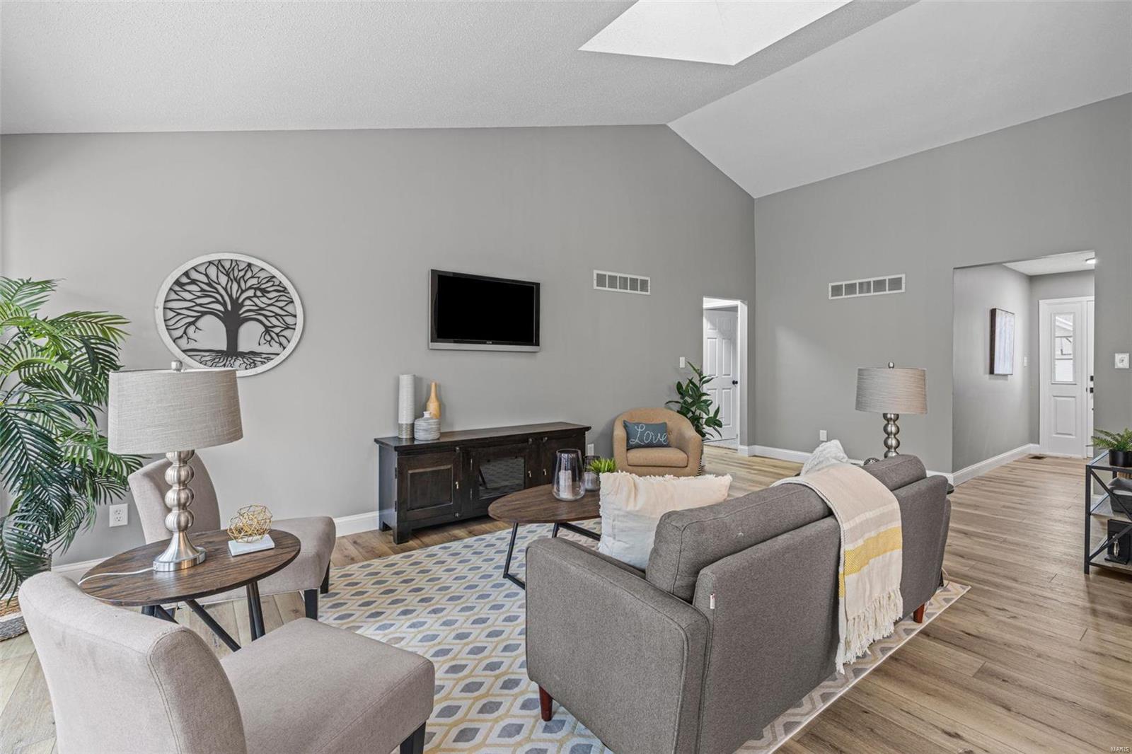 549 Rancho Lane Florissant, MO 63031 - Photo 5 of 45