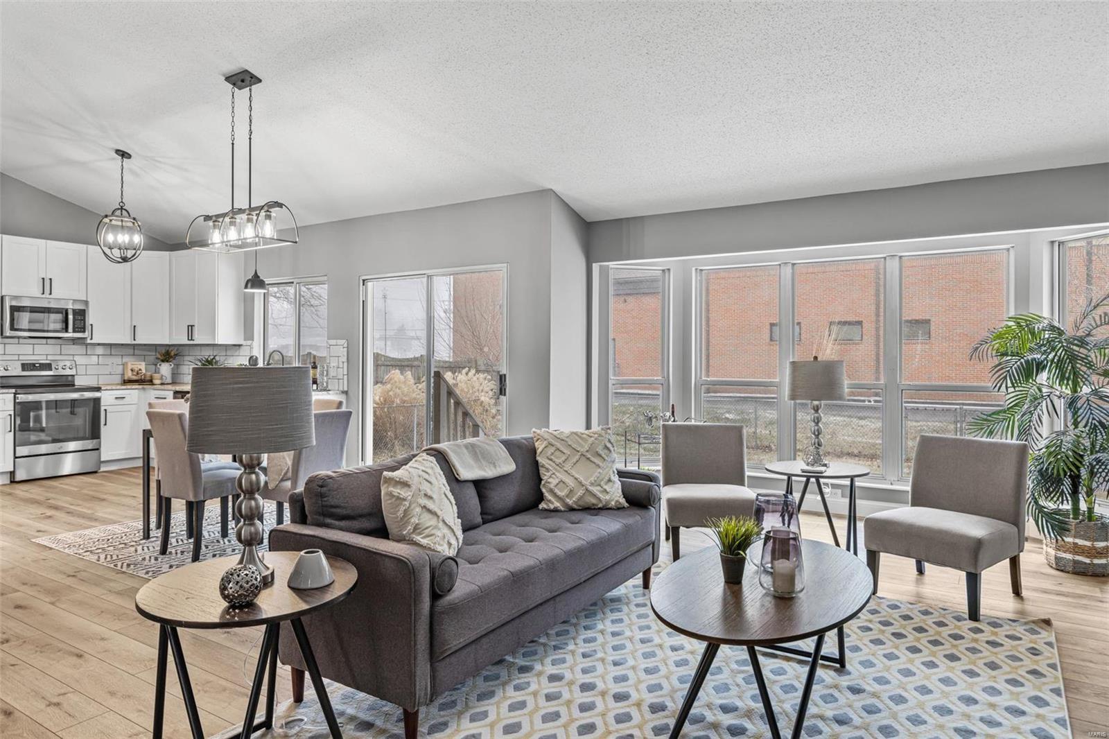 549 Rancho Lane Florissant, MO 63031 - Photo 8 of 45