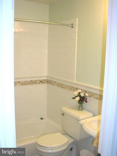 7 Rye Court Gaithersburg, MD 20878 - Photo 4 of 26 Updated hallway full bath