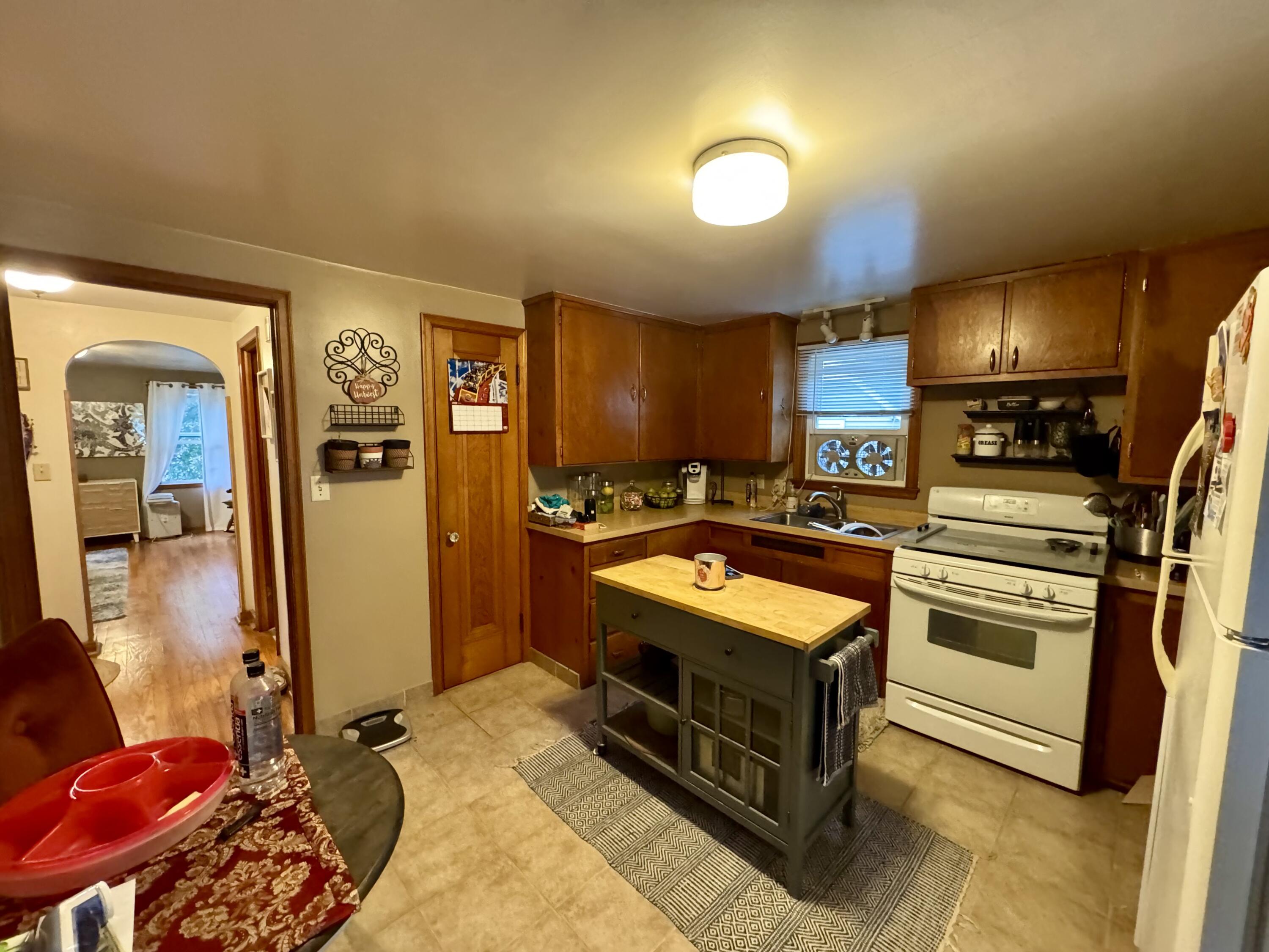 4012 Taft Road Kenosha, WI 53142 - Photo 27 of 34 Upper Kitchen