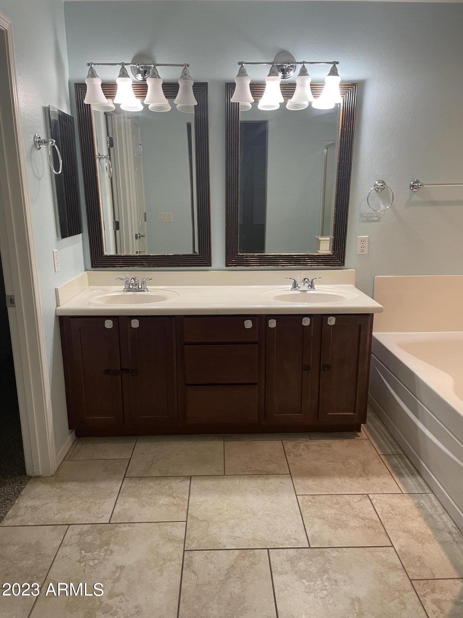 2018 West Davis Road Phoenix, AZ 85023 - Photo 21 of 34