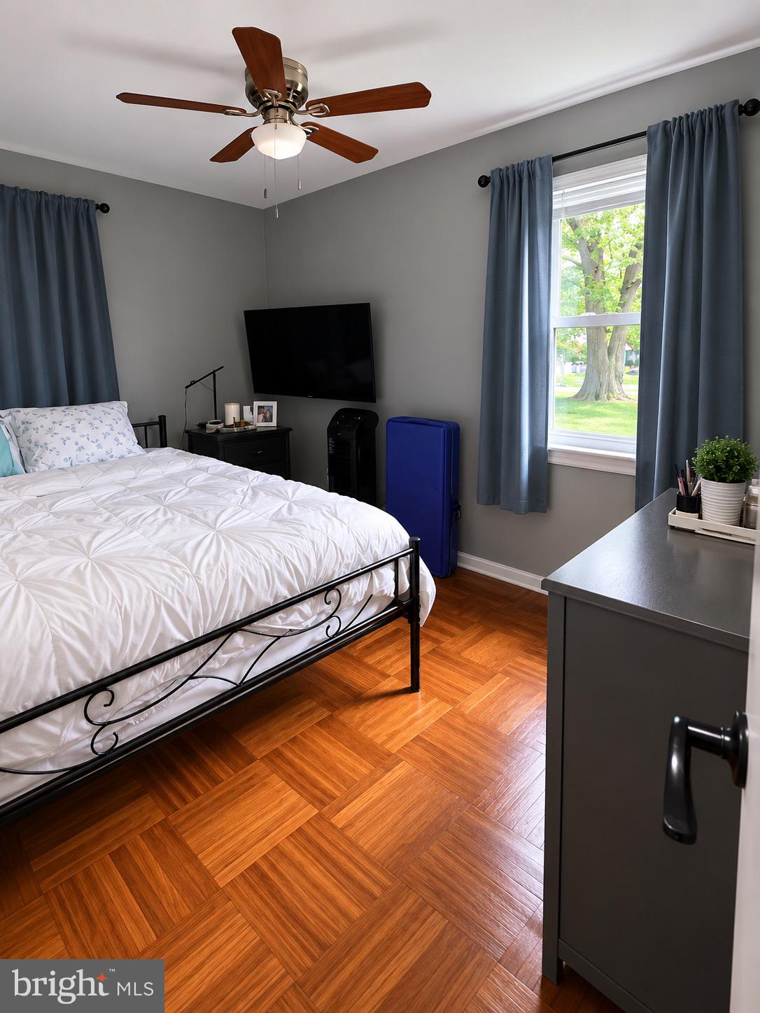 54 Warwick Road Stratford, NJ 08084 - Photo 4 of 8 Serene bedroom with natural light.