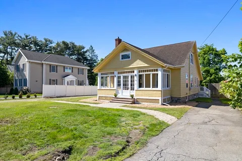 $689,900 | 17 Munroe Street, Lynnfield, MA 01940