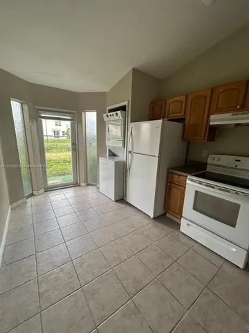 $219,500 | 61 Northeast 13th Street, Unit 11, Homestead, FL 33030