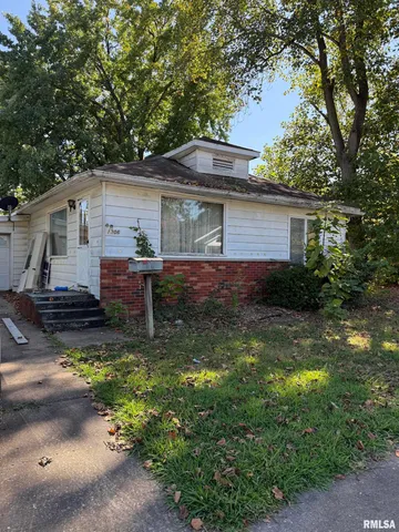$34,900 | 1306 East Poplar Street, West Frankfort, IL 62896