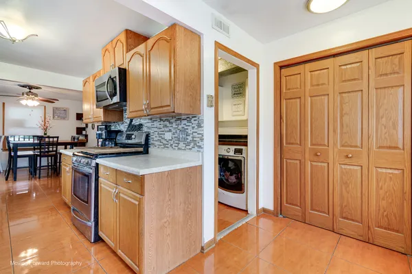 $257,900 | 14325 Kilbourn Avenue, Midlothian, IL 60445