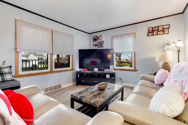 $257,900 | 14325 Kilbourn Avenue, Midlothian, IL 60445